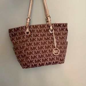 BRAND NEW MICHAEL KORS PURSE